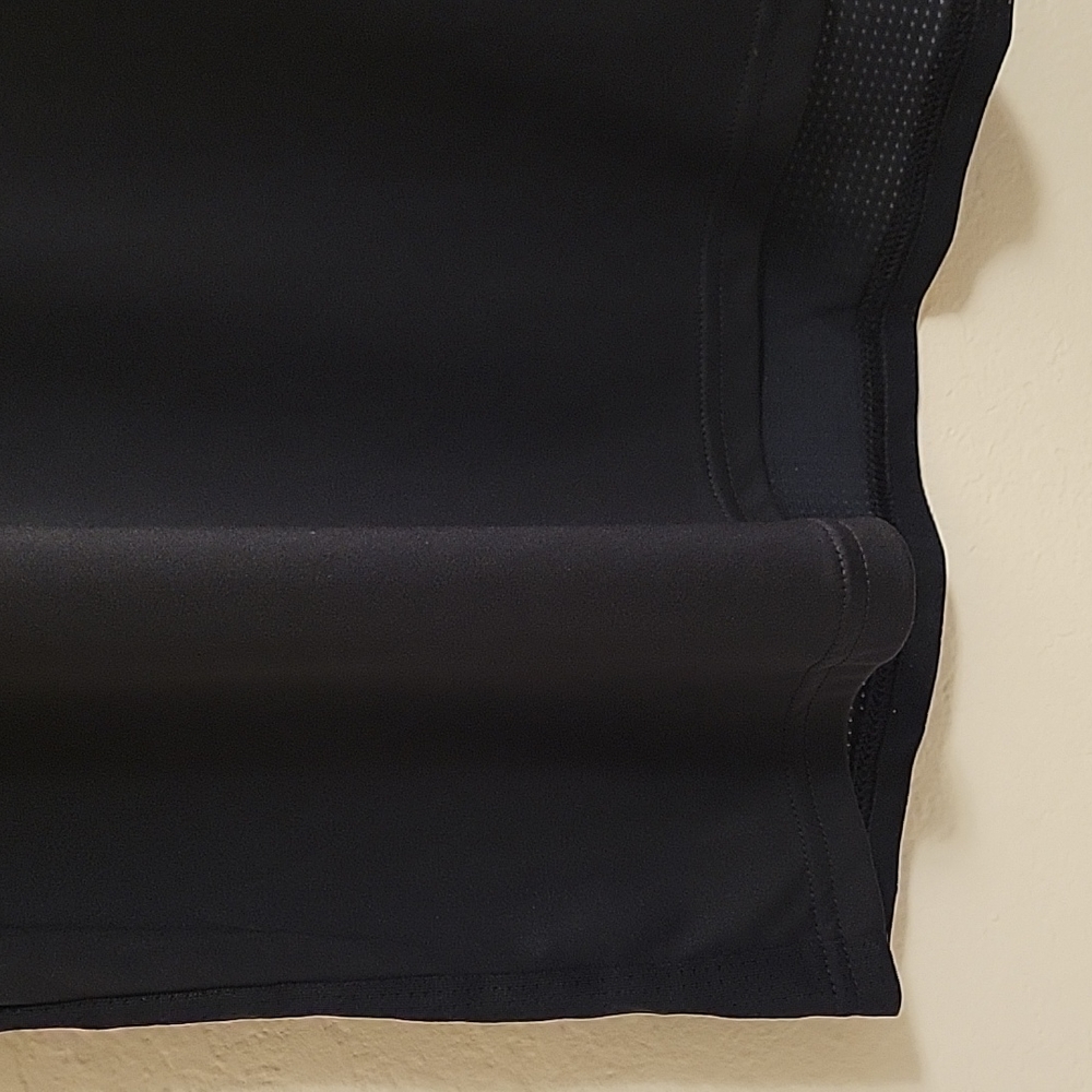 Under Armour Run Short Sleeve - Black - Large - Picture 9 of 15